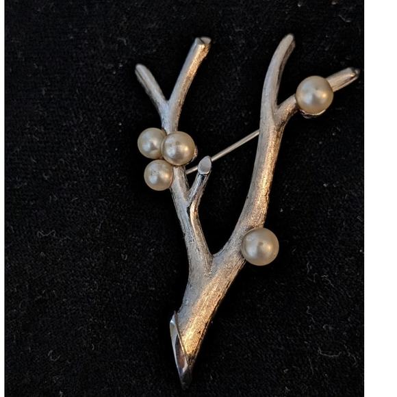 Trifari Signed (Crown Over 'T') Silver Tone Faux Pearl Branch Brooch Rare Find - Picture 2 of 6